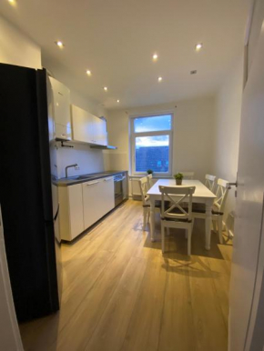 Schöne Wohnung in charmanter Stadtvilla Messenähe
